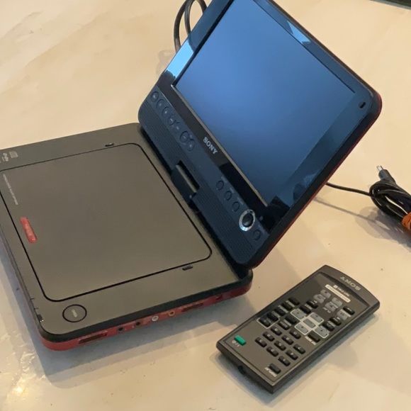 Sony Portable CD DVD Player DVP-FX820 With AC Adapter & Remote Control Red - Picture 13 of 16